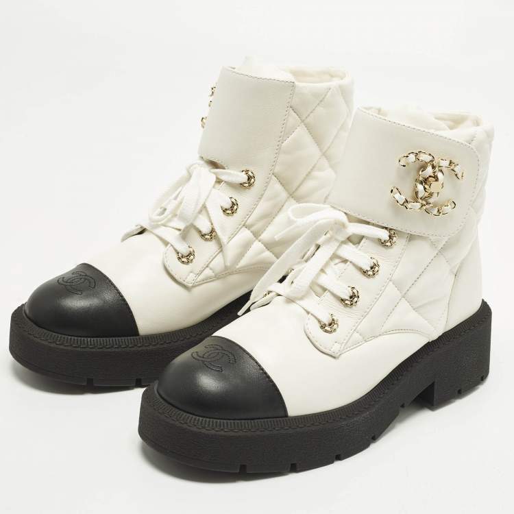 Pre Owned Chanel CC Size 41 White/Black Quilted Leather Combat Boots