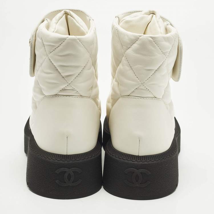 Pre Owned Chanel CC Size 41 White/Black Quilted Leather Combat Boots