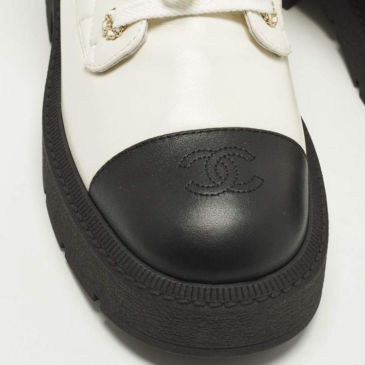 Pre Owned Chanel CC Size 41 White/Black Quilted Leather Combat Boots