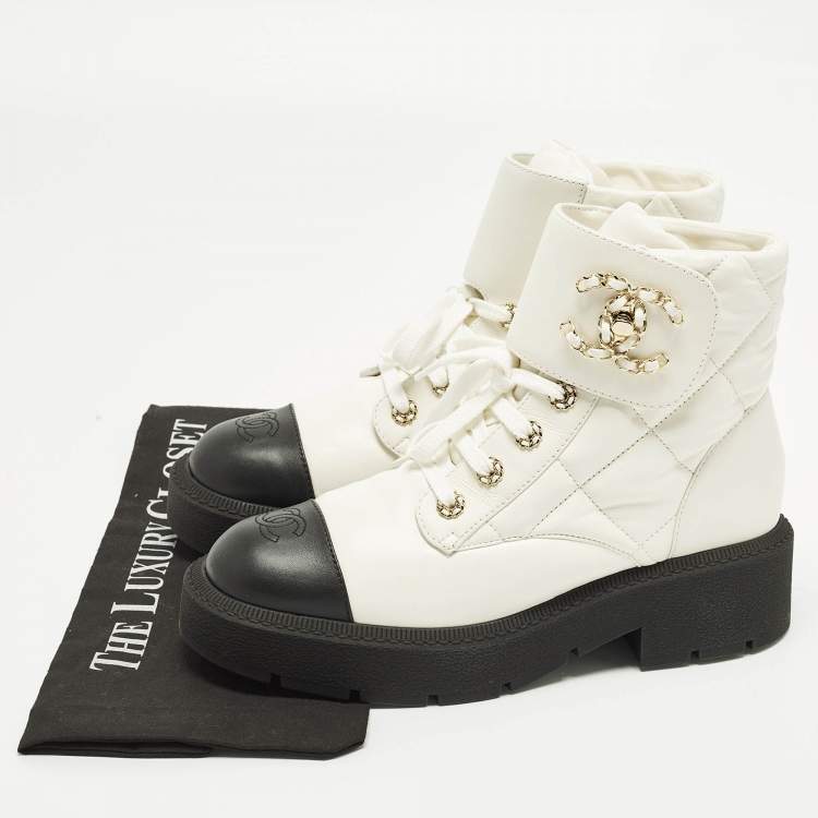 Pre Owned Chanel CC Size 41 White/Black Quilted Leather Combat Boots