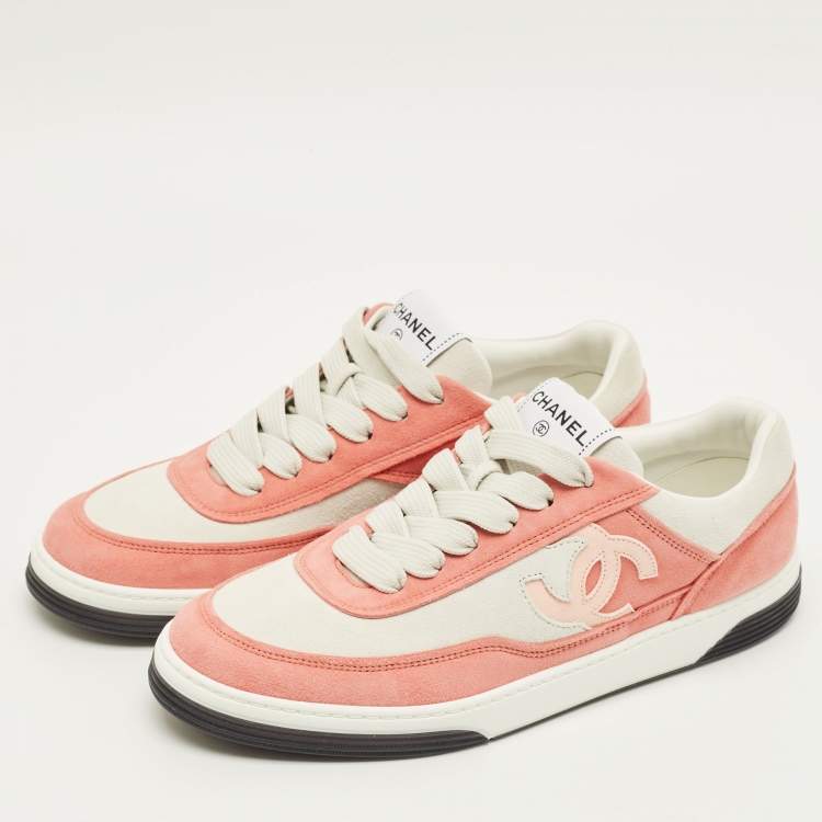 Pre Owned Chanel CC Size 39 Two Tone Suede Low Top Sneakers