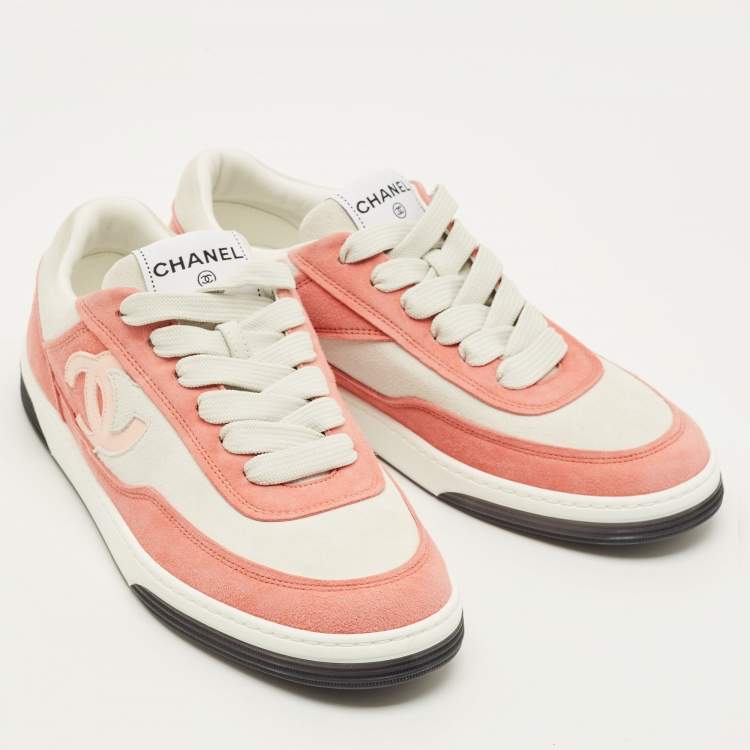 Pre Owned Chanel CC Size 39 Two Tone Suede Low Top Sneakers