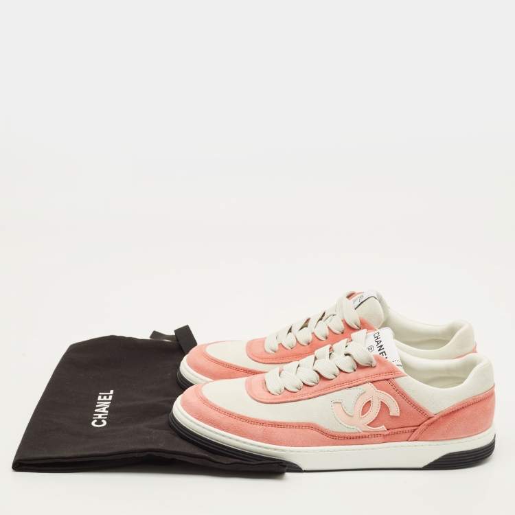 Pre Owned Chanel CC Size 39 Two Tone Suede Low Top Sneakers