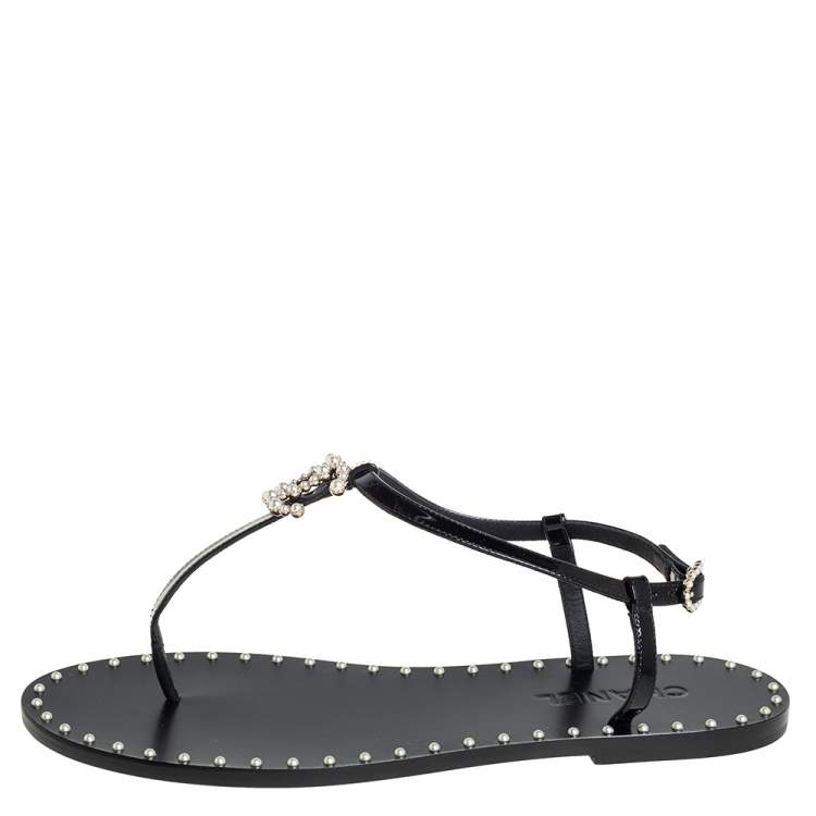 Sequel trone Flyselskaber Chanel Black Patent Leather CC Pearl Embellished Flat Thong Sandals Size  40.5 Chanel | TLC