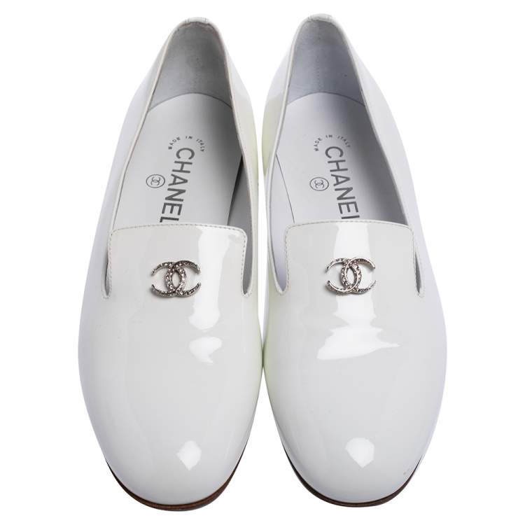 Pre Owned Chanel White Patent Leather CC Smoking Slippers Size 39