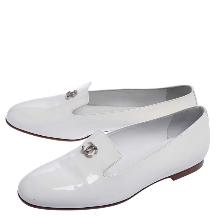 Pre Owned Chanel White Patent Leather CC Smoking Slippers Size 39