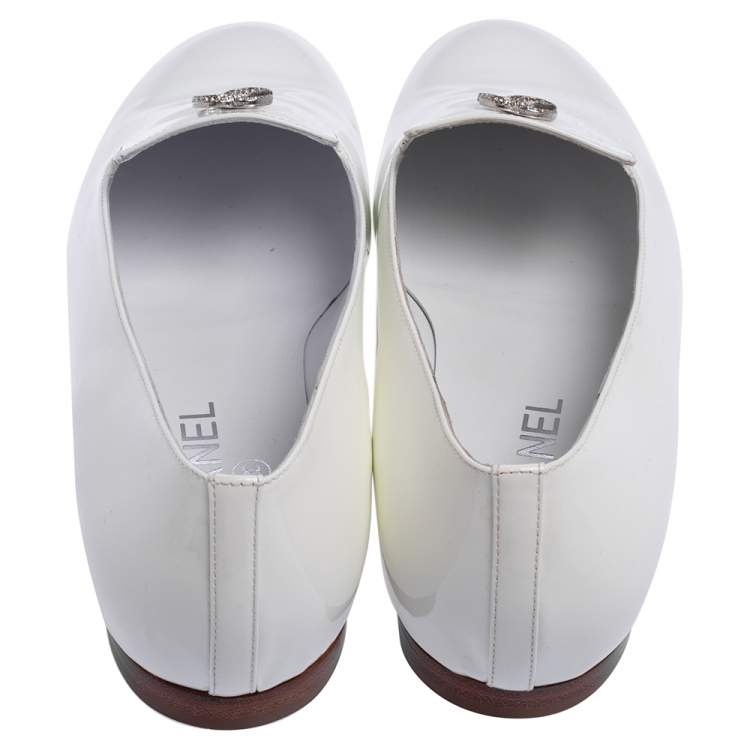 Pre Owned Chanel White Patent Leather CC Smoking Slippers Size 39