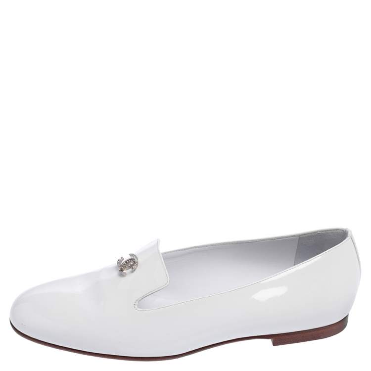 Pre Owned Chanel White Patent Leather CC Smoking Slippers Size 39