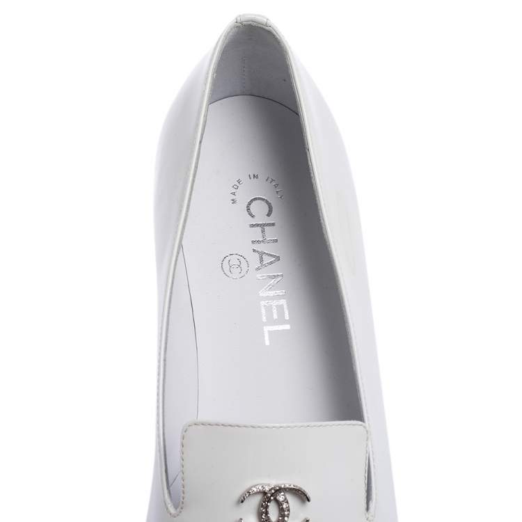 Pre Owned Chanel White Patent Leather CC Smoking Slippers Size 39