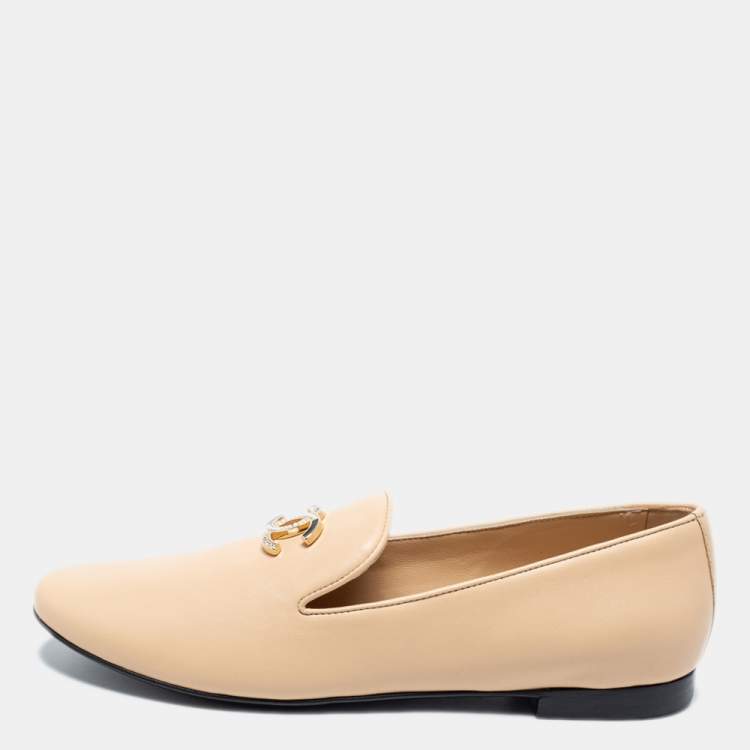 Pre Owned Chanel Beige Pearl Finish Leather CC Smoking Slippers Size 36