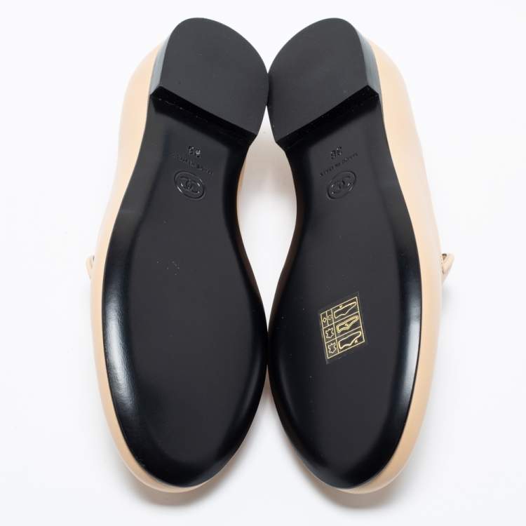 Pre Owned Chanel Beige Pearl Finish Leather CC Smoking Slippers Size 36
