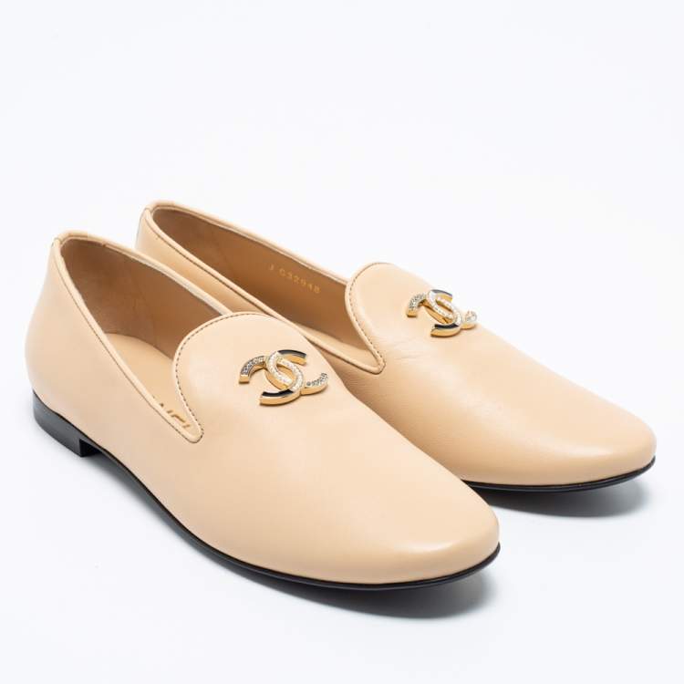 Pre Owned Chanel Beige Pearl Finish Leather CC Smoking Slippers Size 36