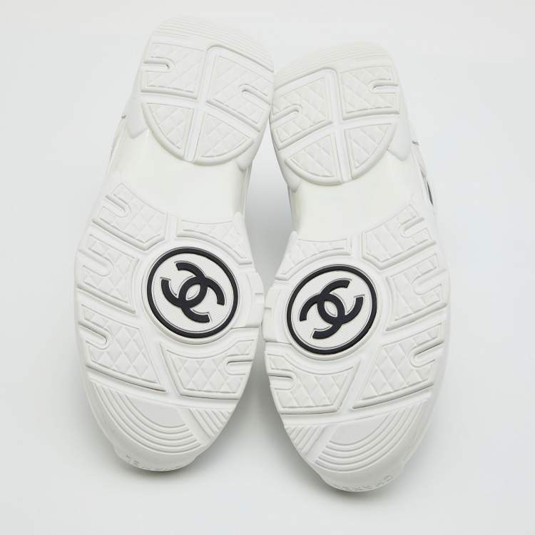 Pre Owned Chanel White PVC and Patent Leather CC Low Top Sneakers Size 39.5