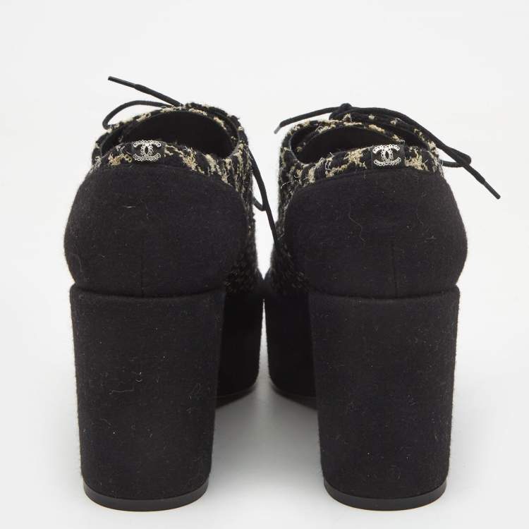 Pre Owned Chanel Black/Gold Tweed And Felt Lace Up Platform Oxford Size 39