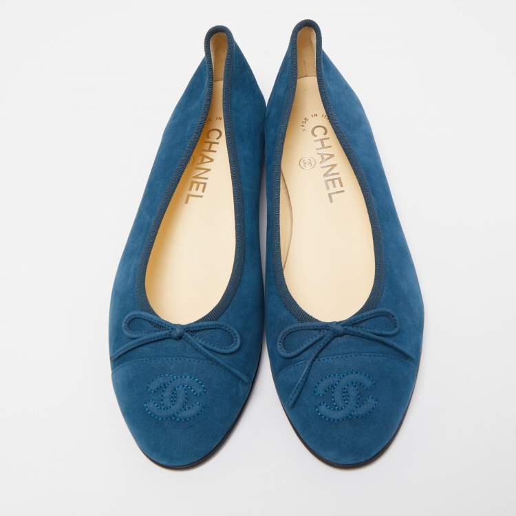 مملوكة مسبقًا Chanel Blue Suede CC Cap Top  Ballet Flats Size 40