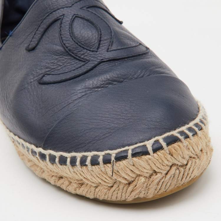 Pre Owned Chanel Navy Blue Leather CC Espadrille Flats Size 40