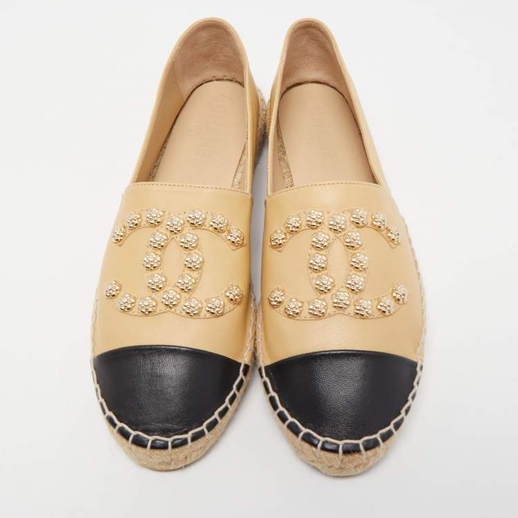 Pre Owned Chanel Beige/Black Leather Camellia CC Stud Espadrilles Size 40