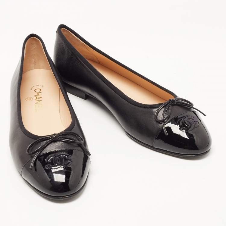 Pre Owned Chanel Black Leather and Patent CC Ballet Flats Size 41.5