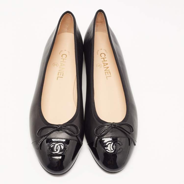 Pre Owned Chanel Black Leather and Patent CC Ballet Flats Size 41.5