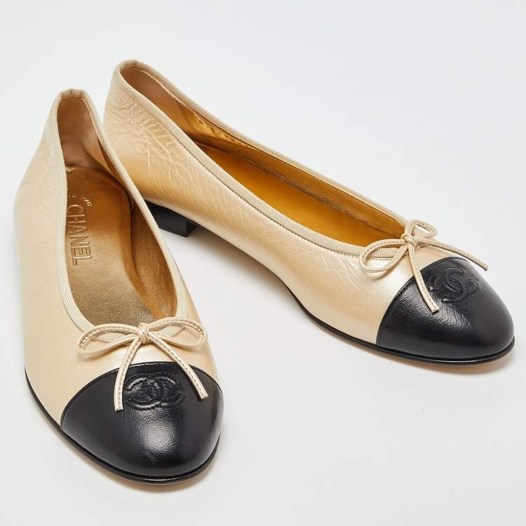 Pre Owned Chanel Metallic Gold/Black Leather CC Bow Cap Toe Ballet Flats Size 41.5