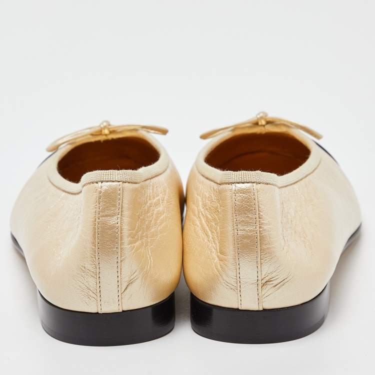 Pre Owned Chanel Metallic Gold/Black Leather CC Bow Cap Toe Ballet Flats Size 41.5