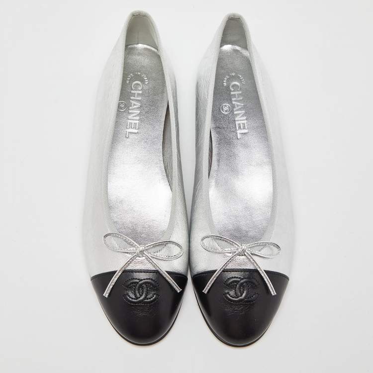 Pre Owned Chanel Metallic Silver/Black Leather CC Bow Cap Toe Ballet Flats Size 41.5