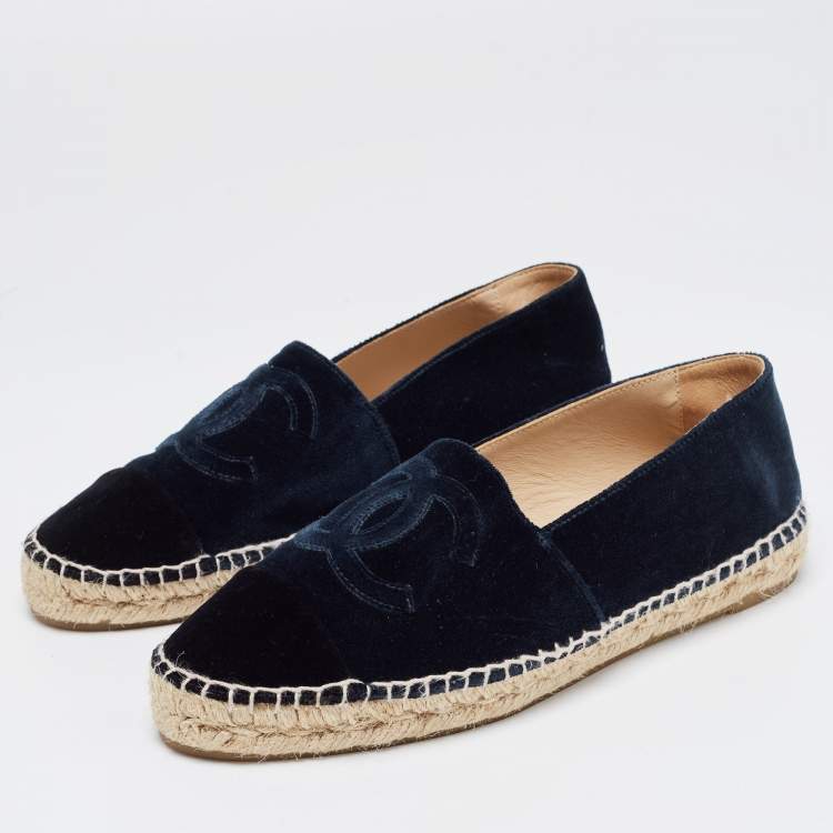 Pre Owned Chanel  Navy Blue Velvet CC Cap Toe Ballet Flats Size 40