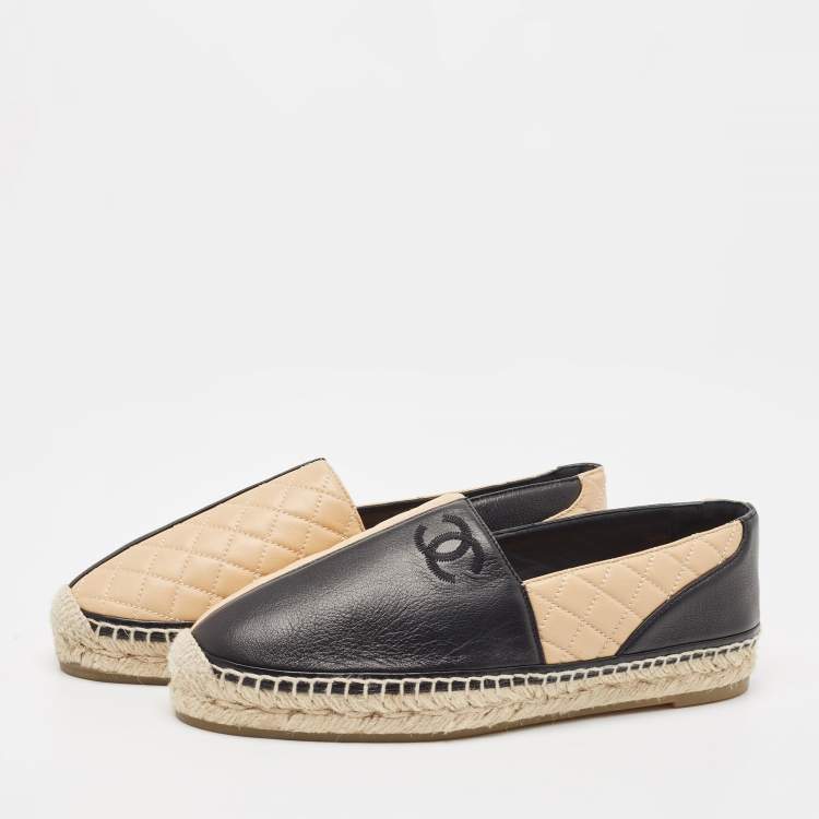 Pre Owned Chanel Beige/Black Quilted Leather CC Espadrille Size 41