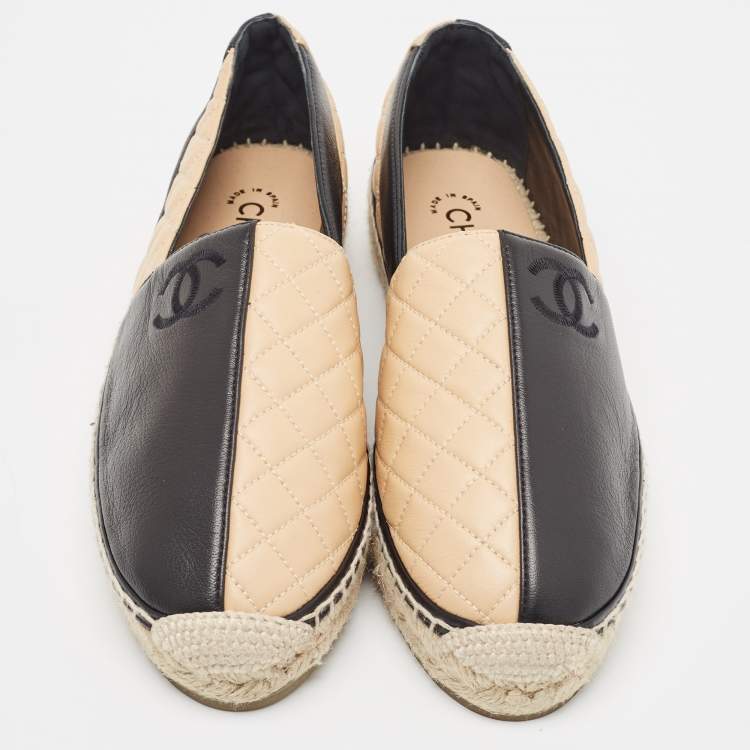 Pre Owned Chanel Beige/Black Quilted Leather CC Espadrille Size 41