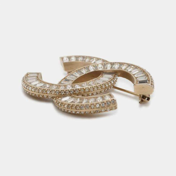 Pre Owned Chanel Champagne Gold Metal CC Logo/Rhinestone Brooch