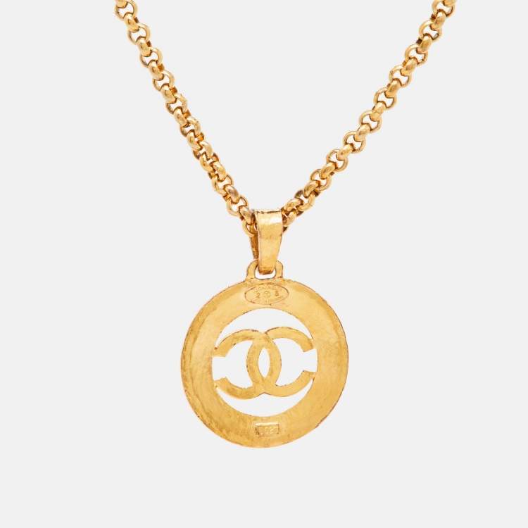 Pre Owned Chanel CC Gold Tone Round Pendant Long Necklace