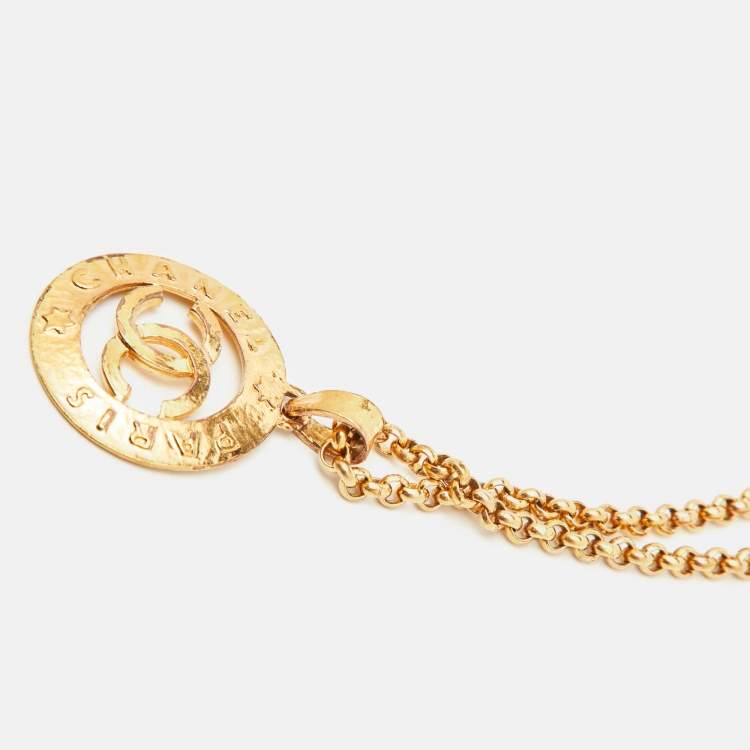Pre Owned Chanel CC Gold Tone Round Pendant Long Necklace