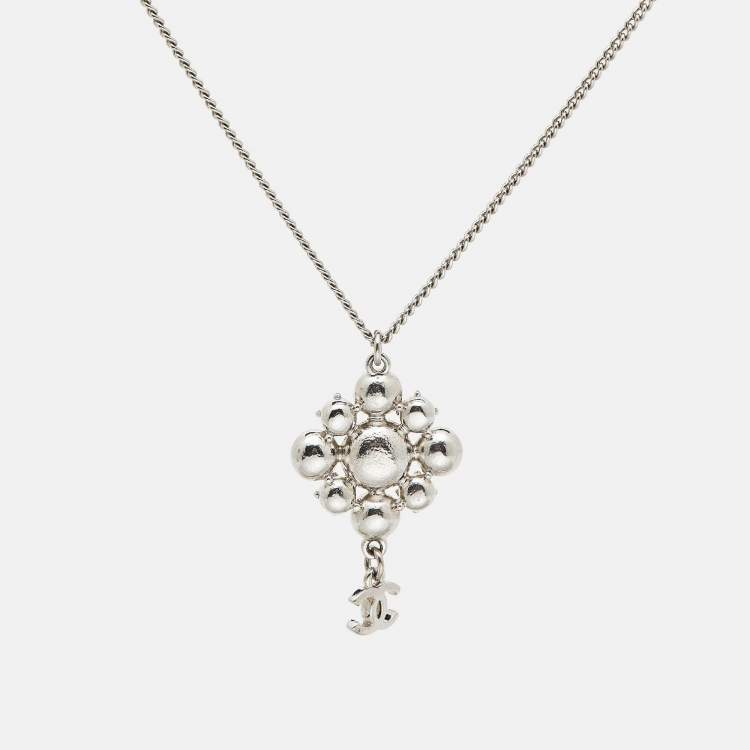 Pre Owned Chanel CC Crystals SIlver Tone Necklace