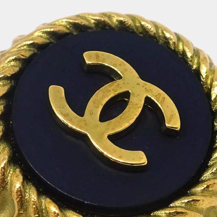 مملوكة مسبقًا Chanel Gold Black Button Clip-On Earrings 