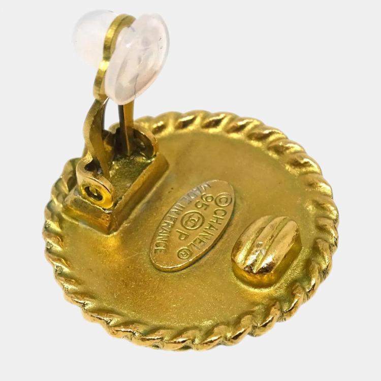 مملوكة مسبقًا Chanel Gold Black Button Clip-On Earrings 