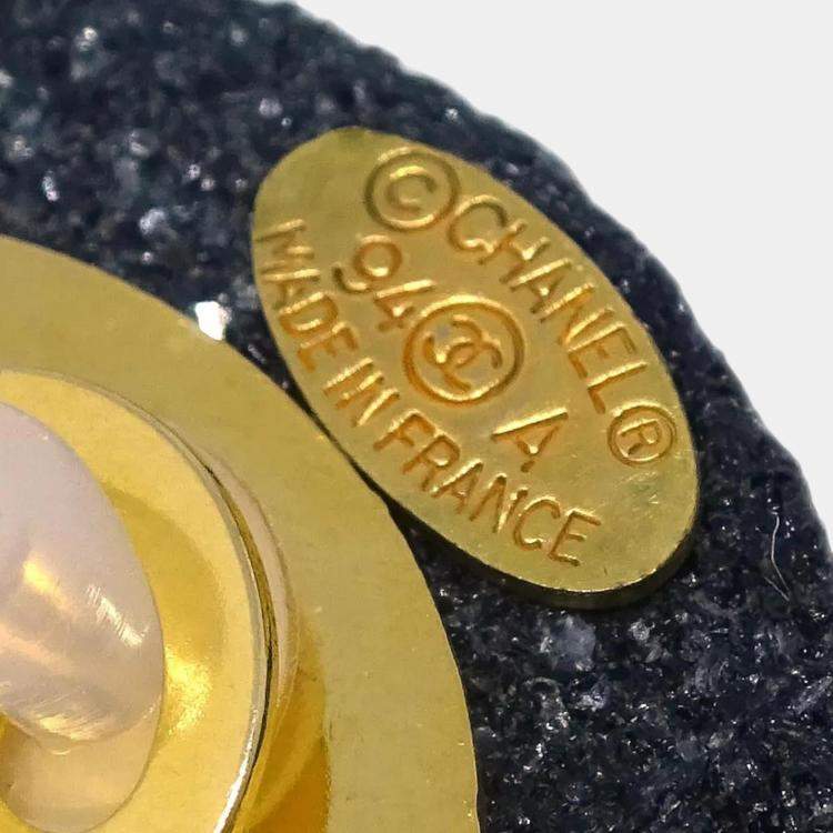 Pre Owned Chanel Gray Button Clip-On Earrings 