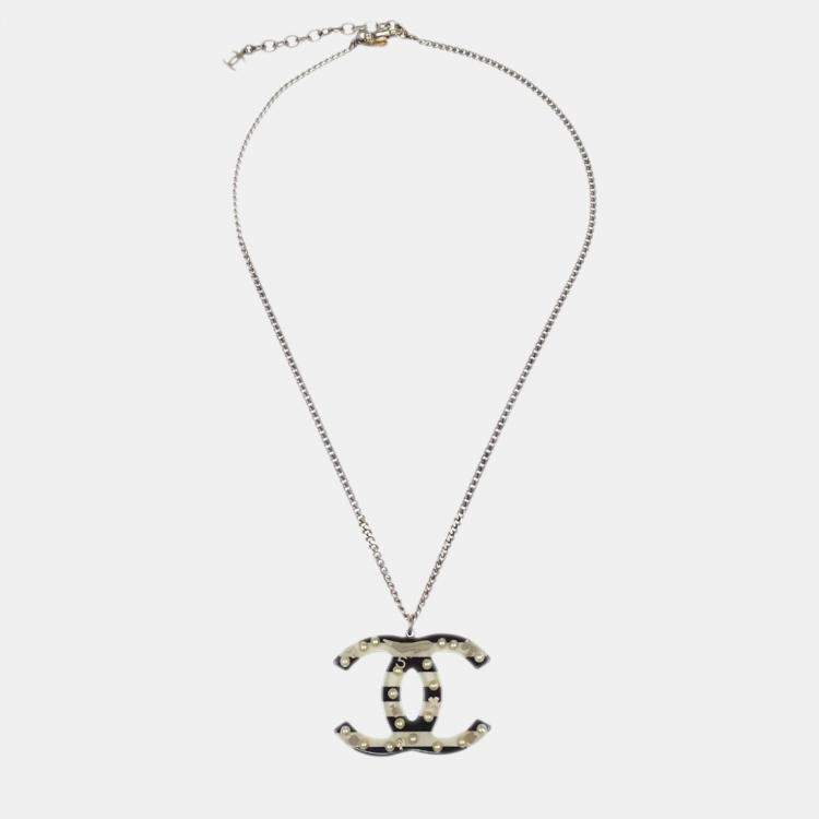 Pre Owned Chanel Artificial Pearl Gold Chain Pendant Necklace 