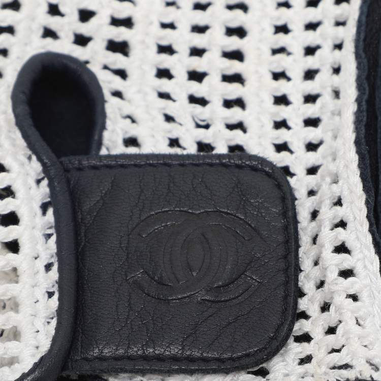 Pre Owned Chanel Navy Blue/White Leather and Crochet Fingerless Gloves