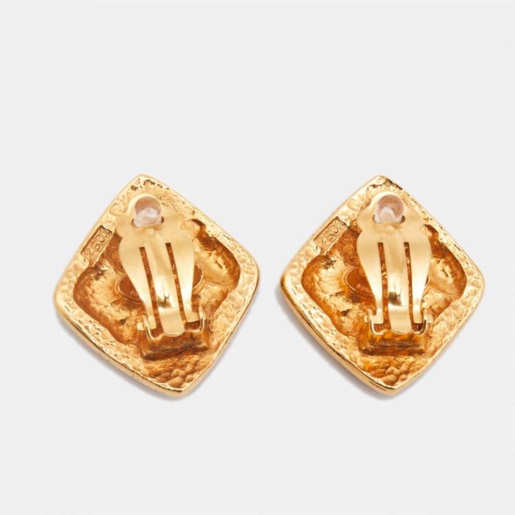 مملوكة مسبقًا Chanel CC Gold Tone Clip On Earrings