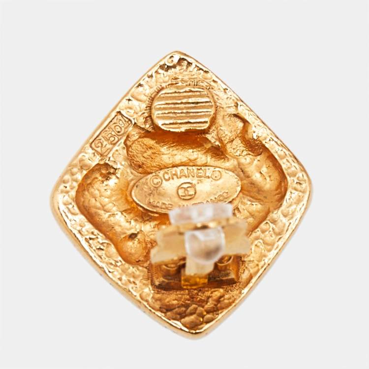 مملوكة مسبقًا Chanel CC Gold Tone Clip On Earrings