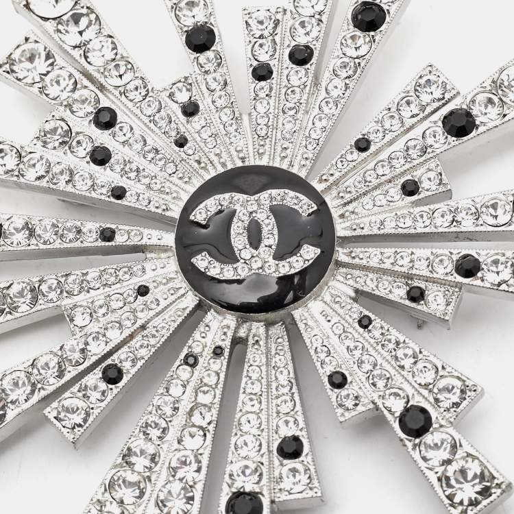 Pre Owned Chanel Starburst CC Enamel Crystals Silver Tone Brooch