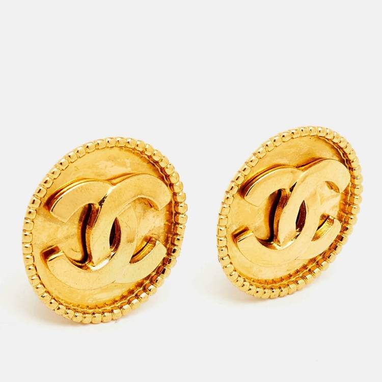 Pre Owned Chanel CC Gold Tone Round Clip-on Stud Earrings