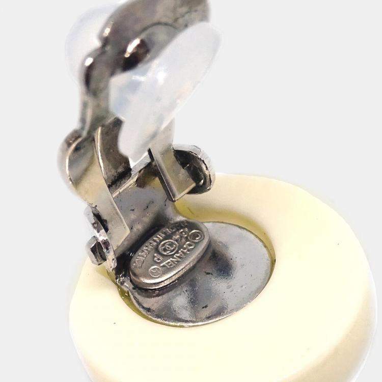 Pre Owned Chanel White Acrylic Clip-On Earrings 