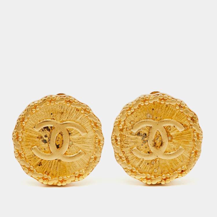 Pre Owned Chanel CC Textured Gold Tone Round Clip-on Earrings
