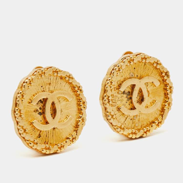 Pre Owned Chanel CC Textured Gold Tone Round Clip-on Earrings