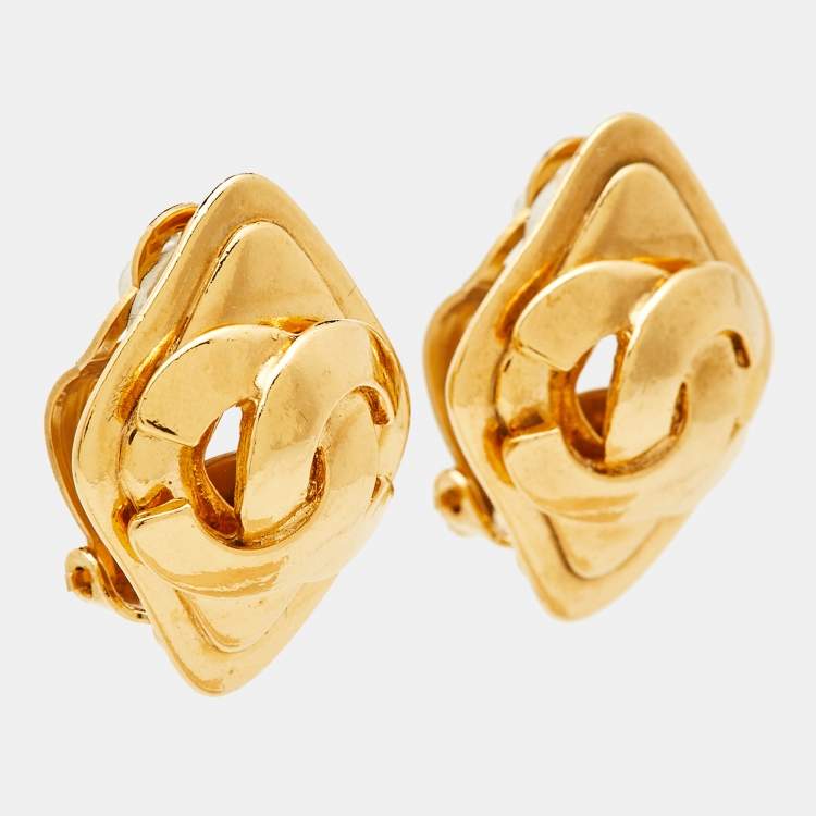 مملوكة مسبقًا Chanel CC Gold Tone Rhombus Clip-on Earrings