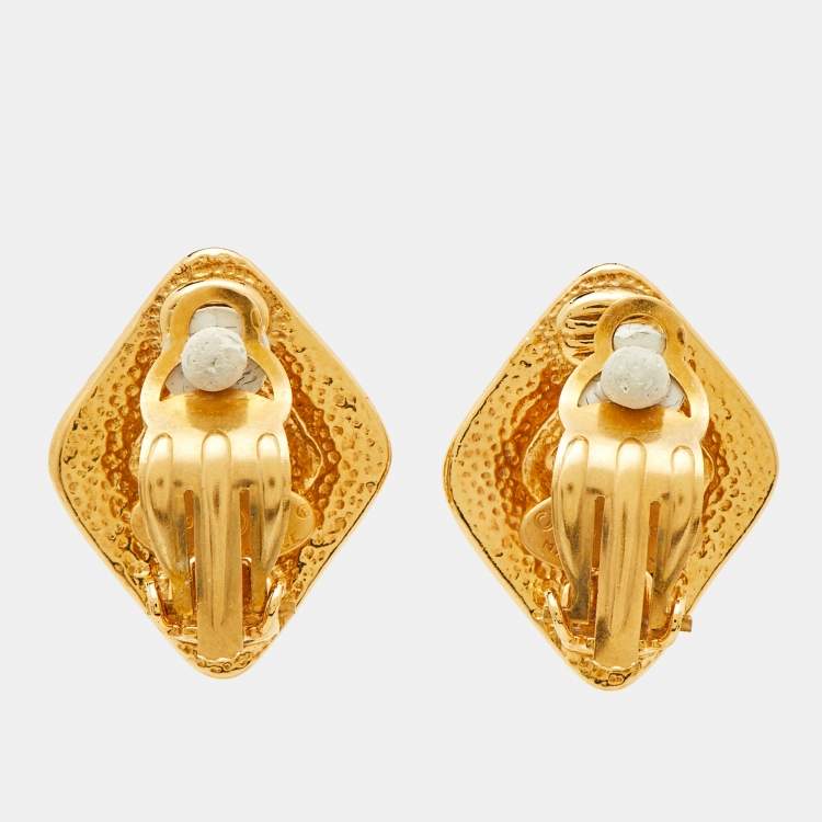 مملوكة مسبقًا Chanel CC Gold Tone Rhombus Clip-on Earrings