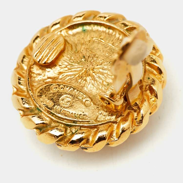 مملوكة مسبقًا Chanel Faux Pearl Gold Tone Round Clip-on Earrings
