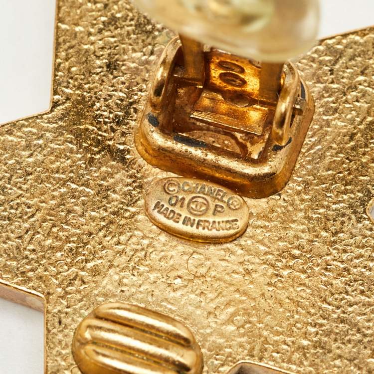 Pre Owned Chanel Black Enamel Gold Tone Star Clip-on Earrings