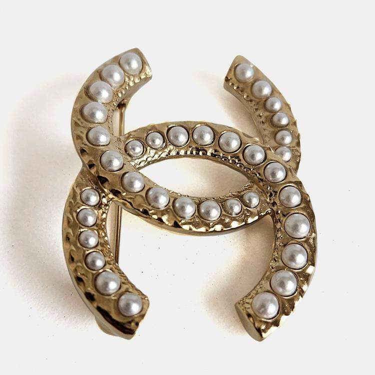 Pre Owned Chanel Gold Tone CC Pearl Brooch